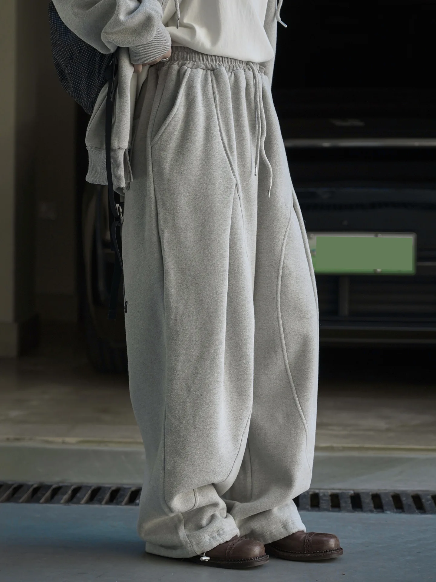 겨울 신상 한국 버전 심플한 신축성 있는 드로스트링 대칭 아치형 스플릿 캐주얼 팬츠 여성용 루즈 팬츠