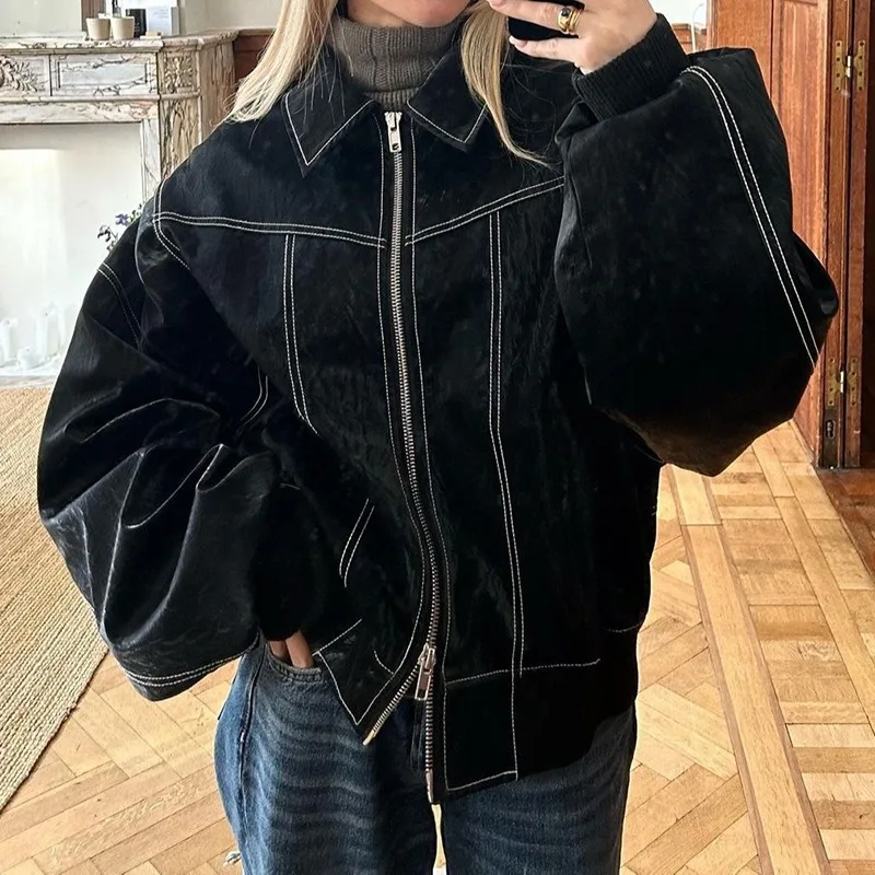 เสื้อแจ็คเก็ตผู้หญิงสำหรับฤดูใบไม้ผลิและฤดูใบไม้ร่วง หนังเทียม สไตล์สตรีทแวร์ ดีไซน์เฉพาะตัว ตัดต่อสีสัน แต่งปกเสื้อแบบปกเชิ้ต ซิปหน้า สไตล์มินิมอล