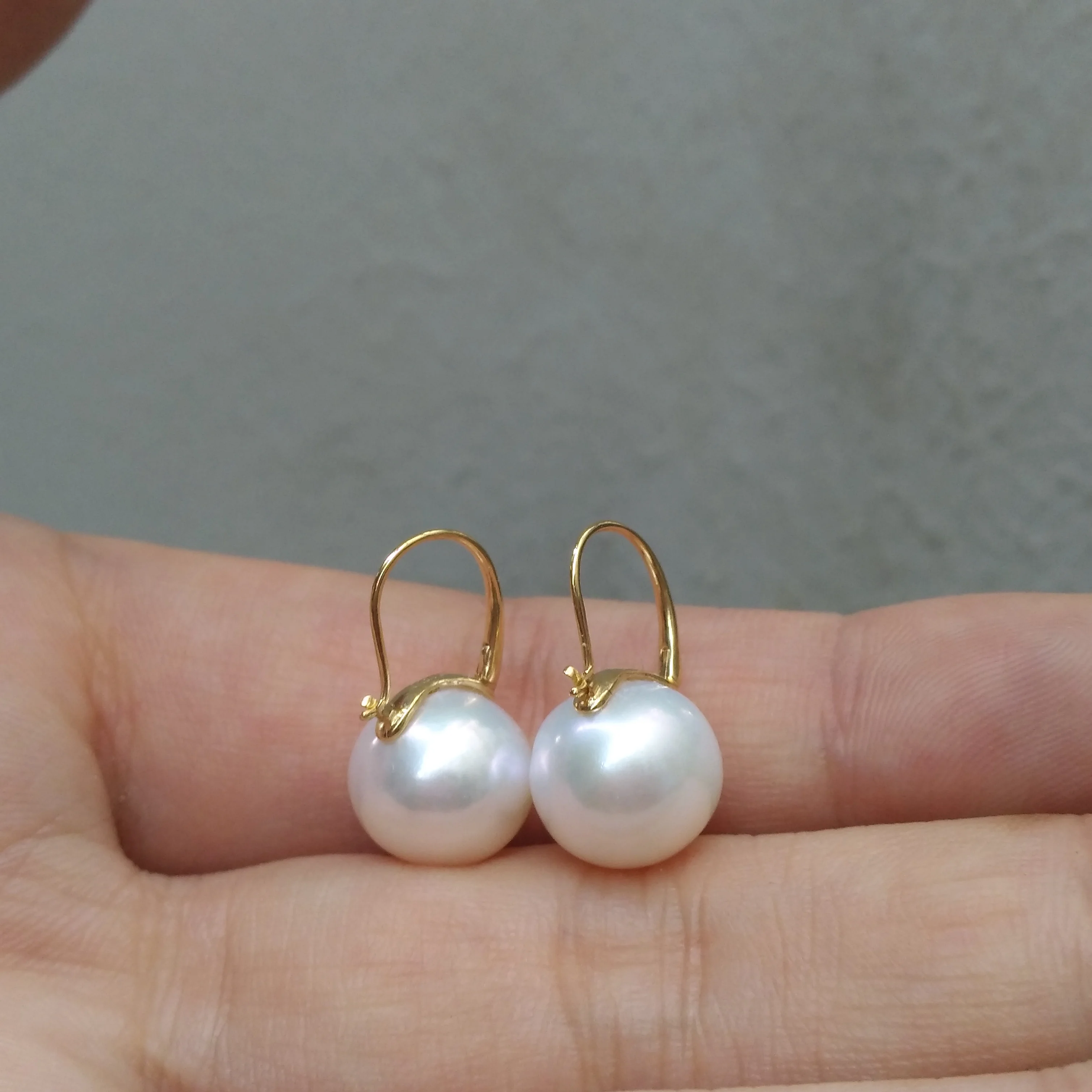 Exceptional AAAA+ 10-11mm south sea Real Natural White Round pearl earrings AU750 18k Solid Gold