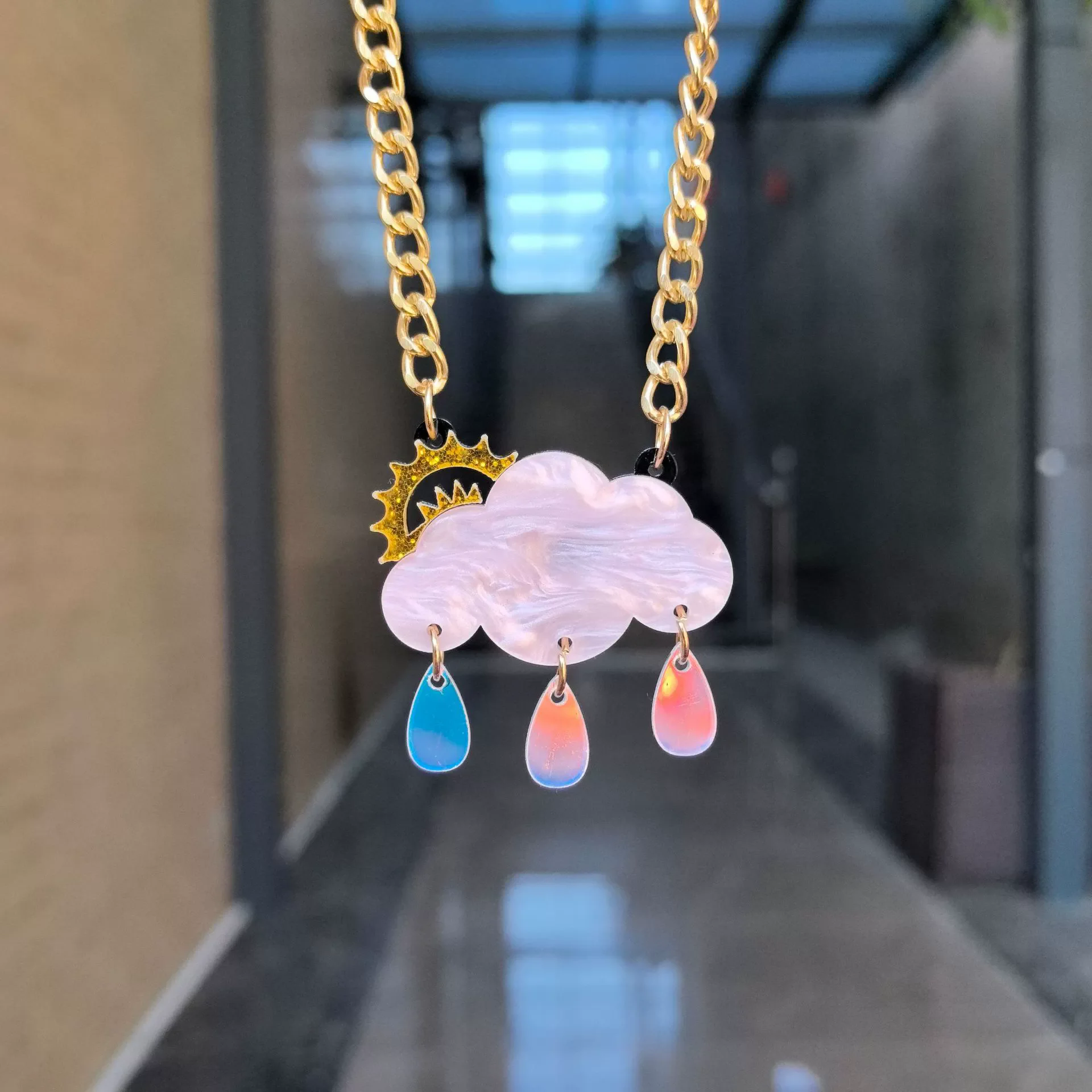 Nouveau mignon et frais soleil nuage goutte de pluie collier acrylique collier cadeau décoratif
