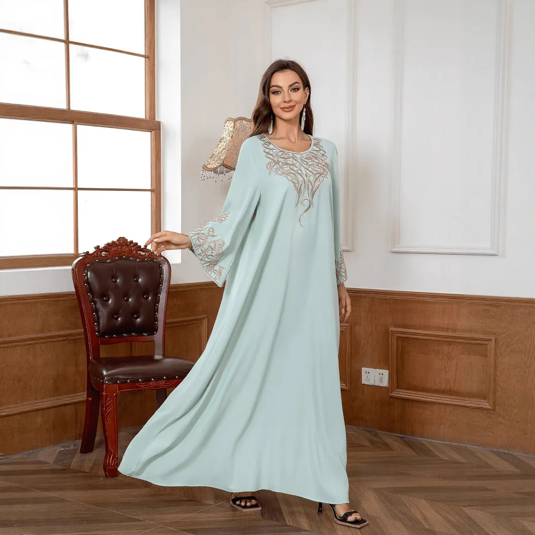 Abito musulmano transfrontaliero del Medio Oriente veste semplice abito abaya arabo abaya cw63760