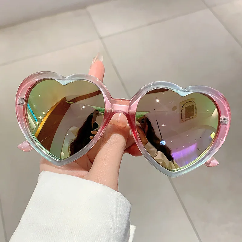 Vintage Oversized Cute Love Heart Sunglasses Women Fashion Trendy Luxury Brand Designer Popular Sun Glasses Sexy Lady Punk Shade