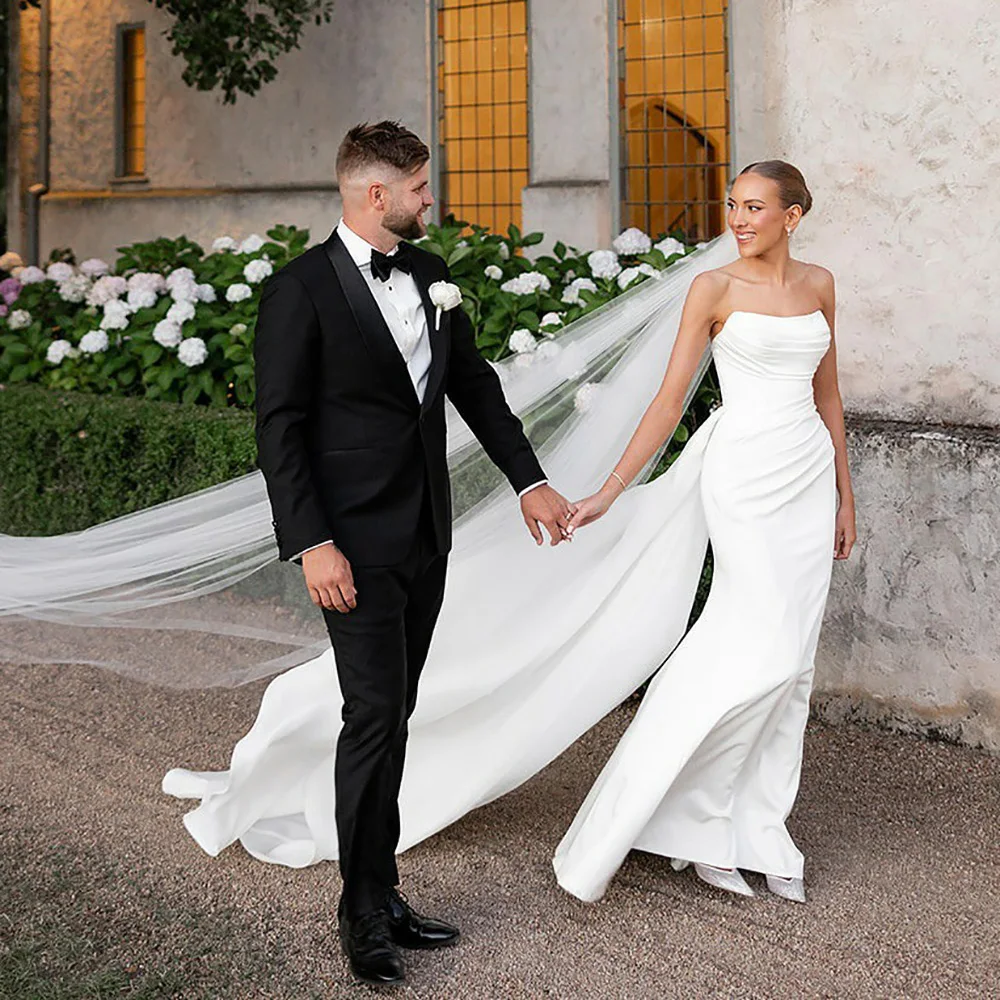

Modern Mermaid Wedding Dress With Detachable Train Strapless Bridal Dress Pleated Formal Wedding Ceremony Gown Customized