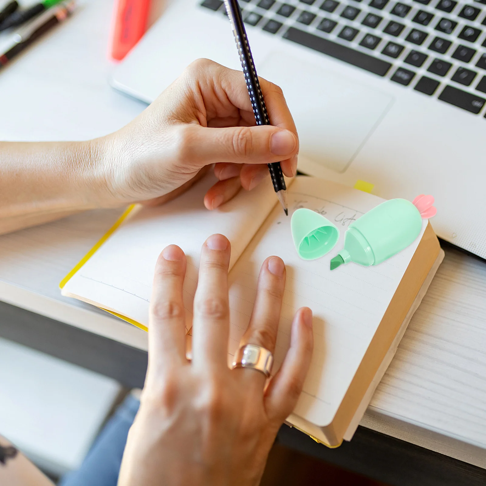 

6Pcs Carrot-Shaped Cute Highlighters Fluorescent Pens for Pastel Colors Quick Drying Water-Based Ink Chisel Tip Markers