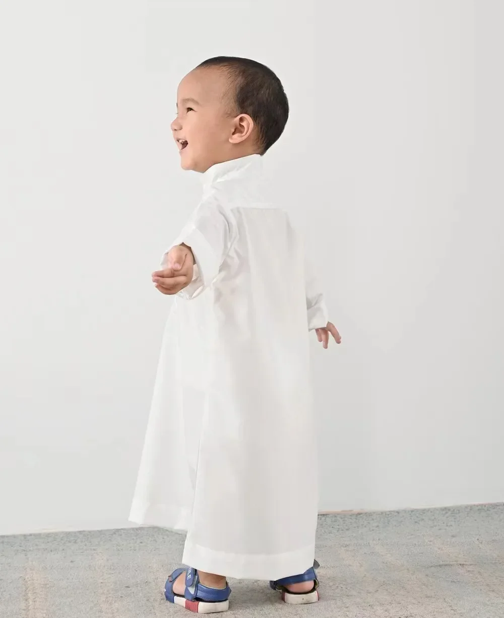 Médio Oriente Branco Bordado Robe para Crianças, Dubai Boys Robes, Muçulmano, Arábia Saudita, Túnica Kaftan, Crianças Thobe, Vestuário islâmico