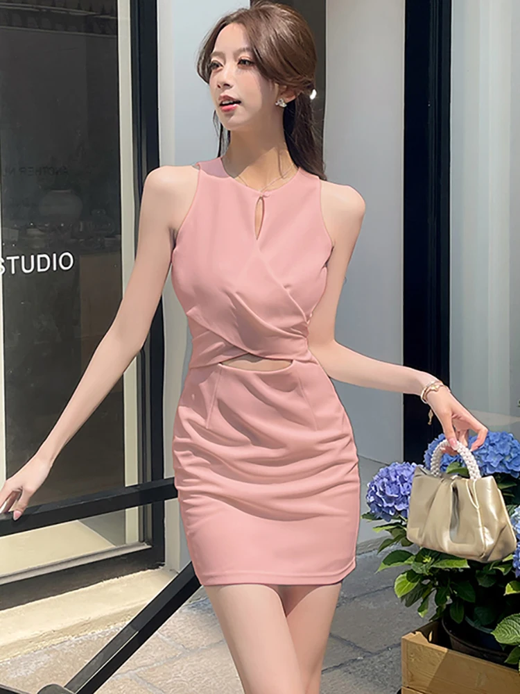 여름 레드 Pleated Bodycon Hollow Out 미니 드레스 여성 Sleevelees 세련된 캐주얼 홀리데이 드레스 2025 한국어 패션 우아한 Vestidos