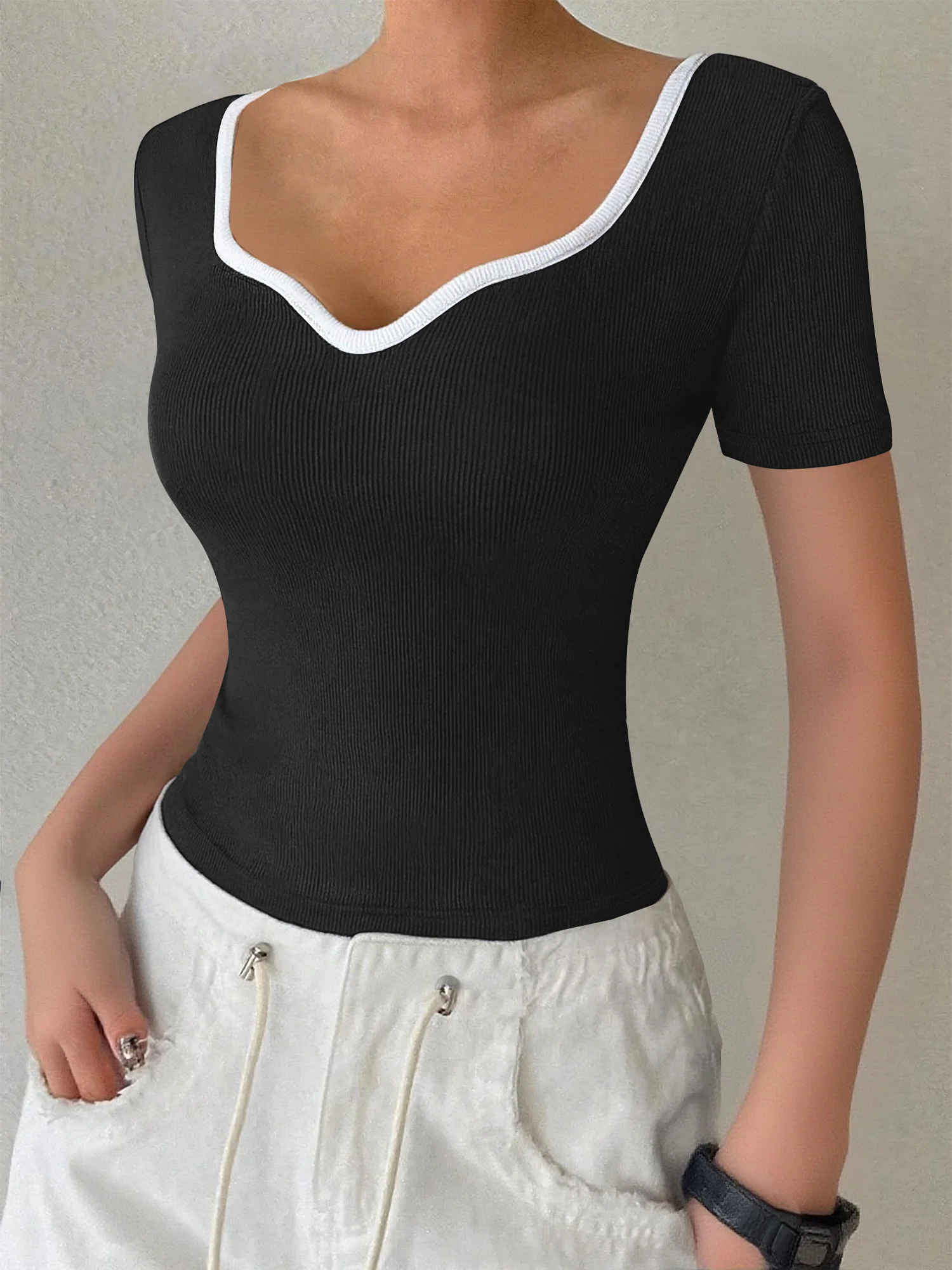 Retro Millennium‑Inspired Short‑Sleeve Top, Bound U‑Neck Slim Tee for Bar Hangouts & Music Festival Shoots