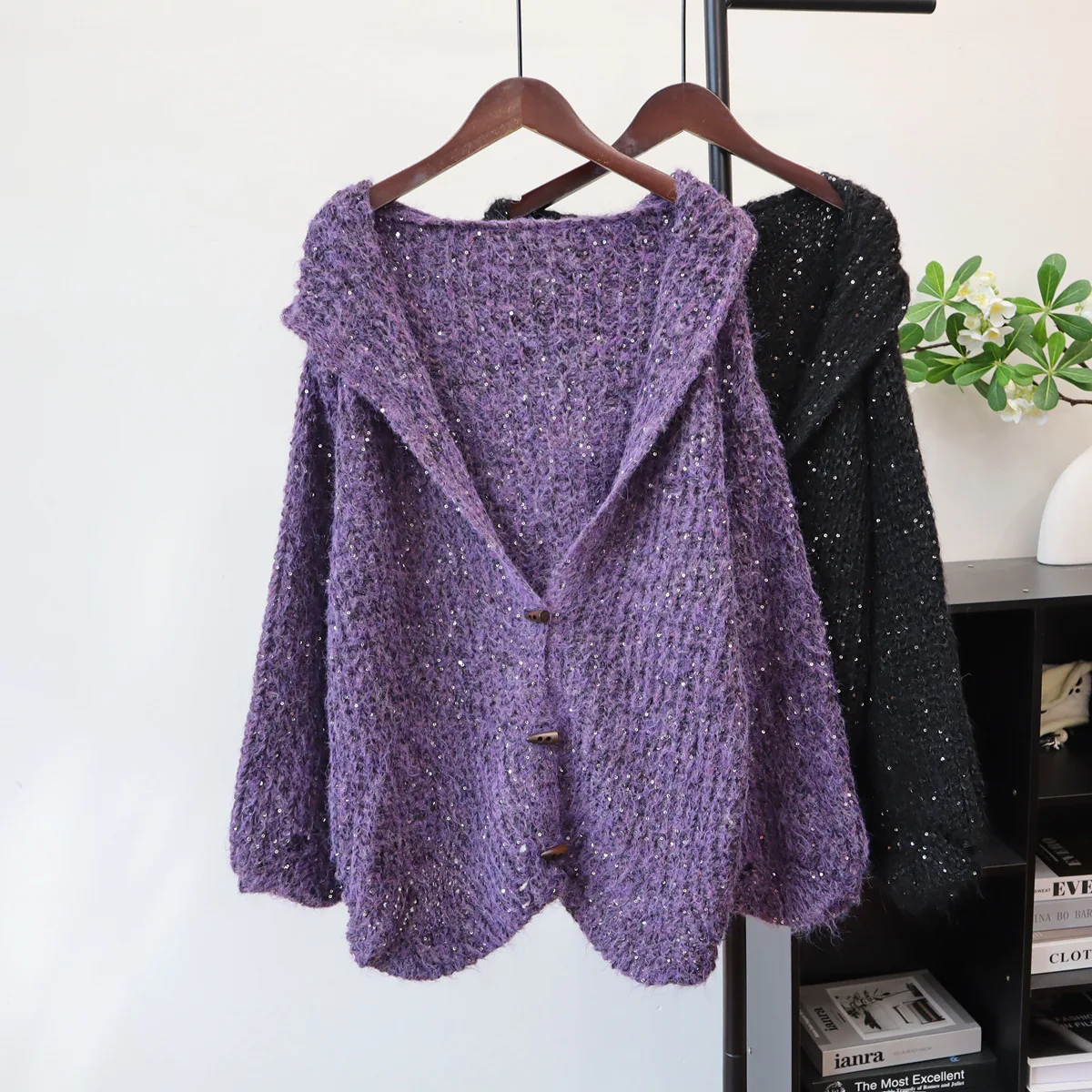 Cardigan lavorato a maglia con cappuccio e paillettes in corno di mucca con fibbia Design Sense Autunno e inverno Nuova giacca maglione allentato per donna