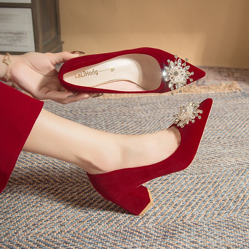 

2025 New Single Shoes Bridal New Chinese Block Heel Rhinestone Suede Wedding Shoes Elegant and Fashionable