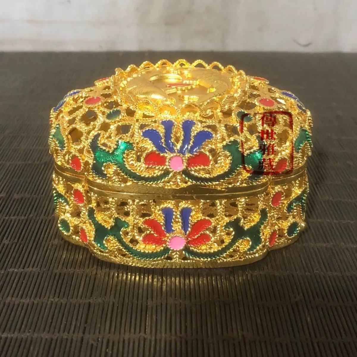 Exquisite Four Leaf Clover Collection Box with hollowed out enamel color inlaid gemstone box, ink cartridge jewelry box