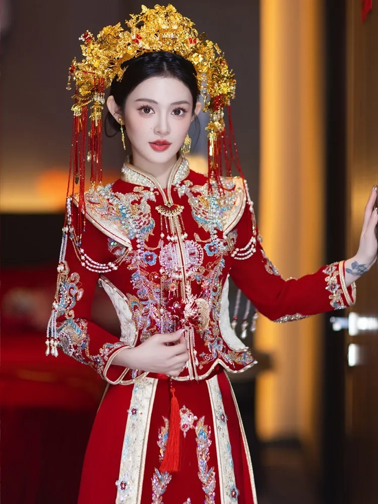 

New Chinese-style wedding dress for the velvet toasting