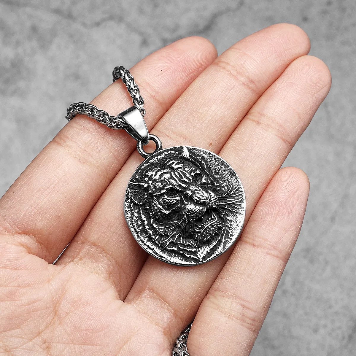 Hunting Tigers Men Necklaces Stainless Steel Pendant Chain Vintage Unique Carving Jewelry Punk Rock Rider Male Gift Daily Wear