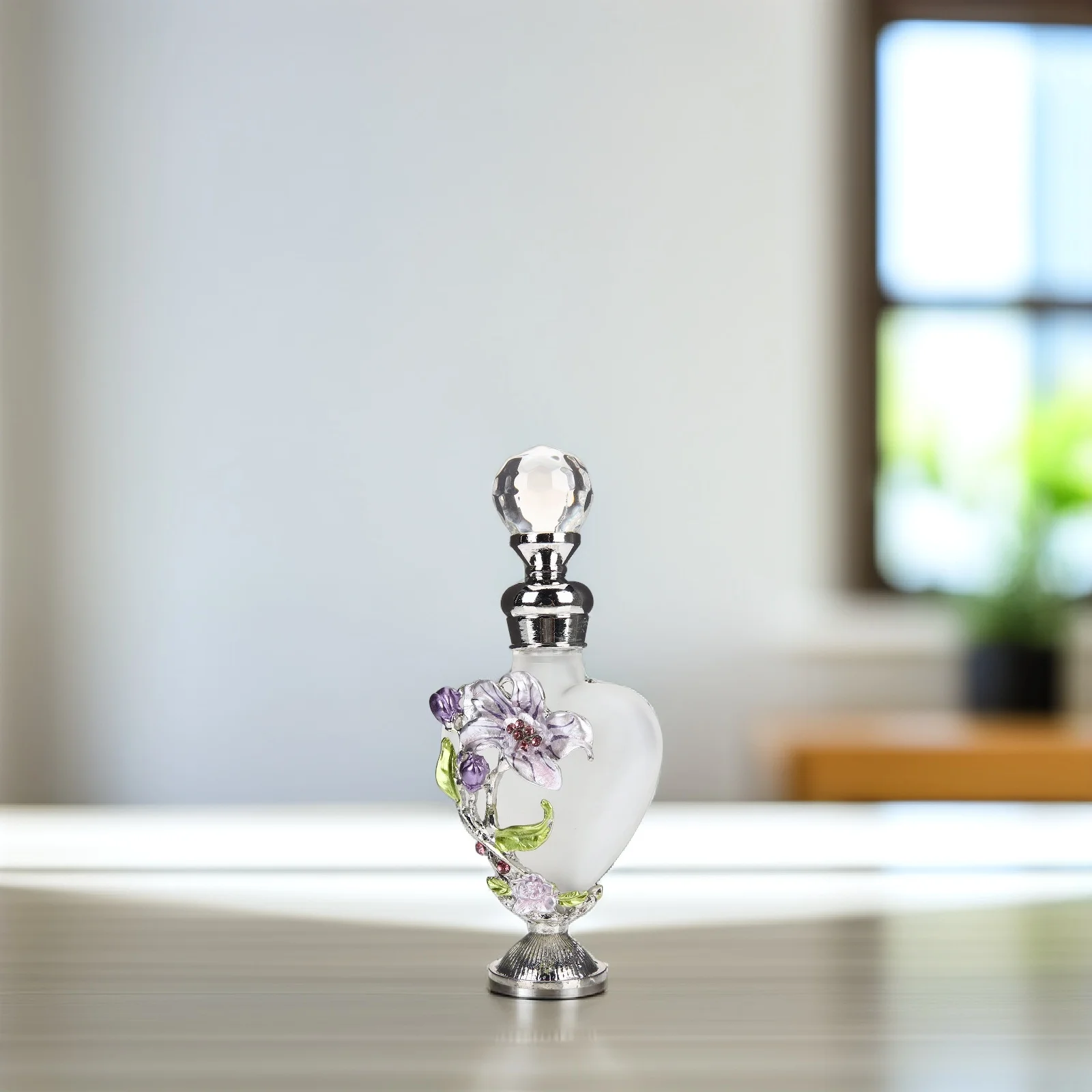 Vintage glazen parfumflesje geschilderd bloemenpatroon geëmailleerde decoratieve parfumcontainer, perfect voor ijdelheid dressoir badkamer
