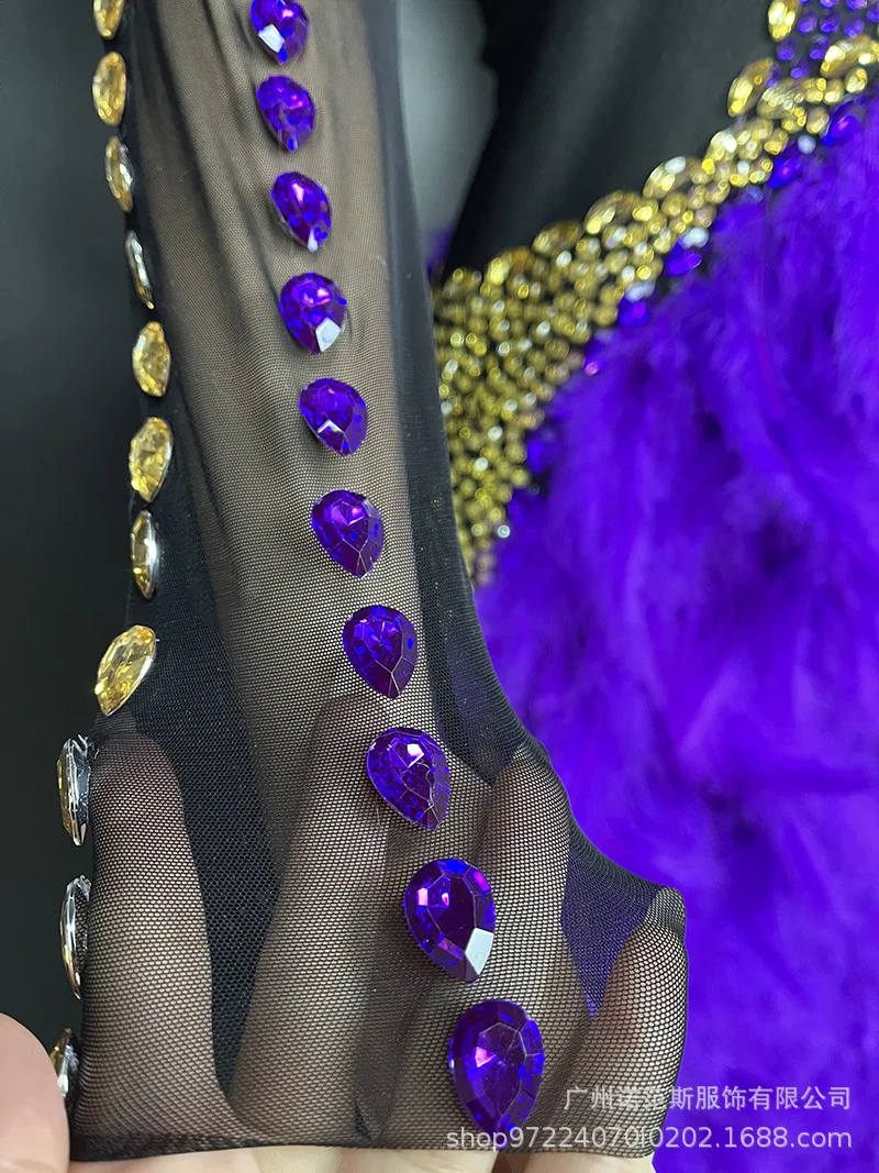 Fioletowe pióro, rozcięcie boczne, seksowne odkryte plecy, kolacja, spotkanie roczne firmy, gwiazda, czerwony dywan, występ na żywo w klubie, ubrania Ever Pretty