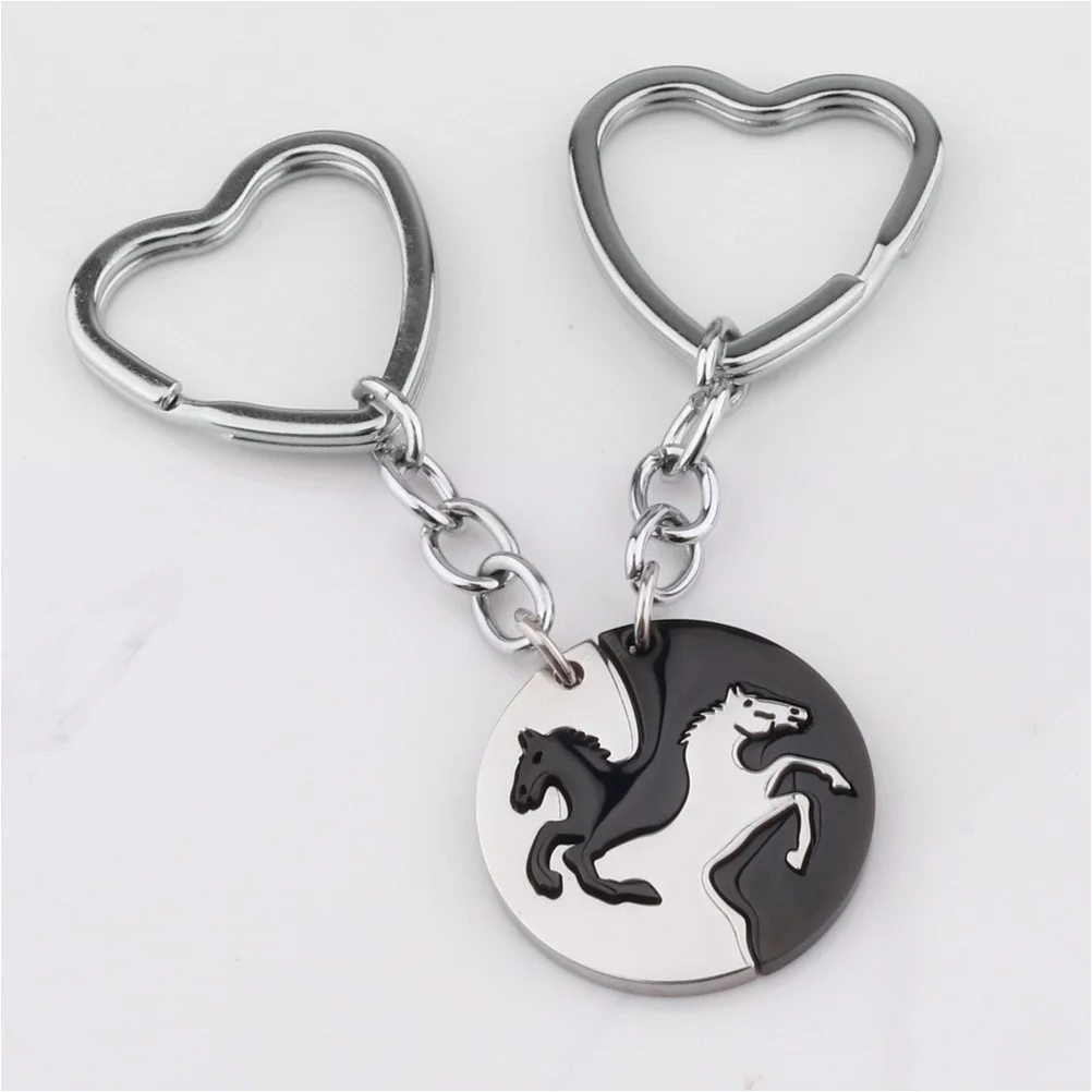 1 par de chaveiros de cavalo de emenda em forma de coração pendurados chaveiros de metal
