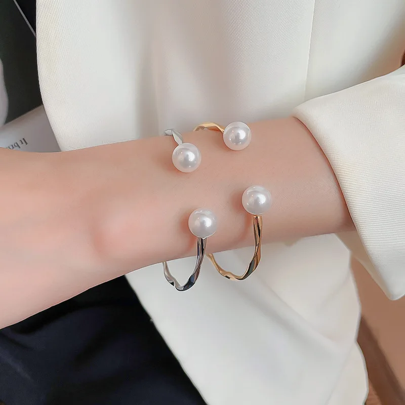 New Arrival Simple Wrapped Wave Pearl Open Women Bracelet for Girls Exquisite Luxury Gold Color Pearl Bangle Fashion Jewelry