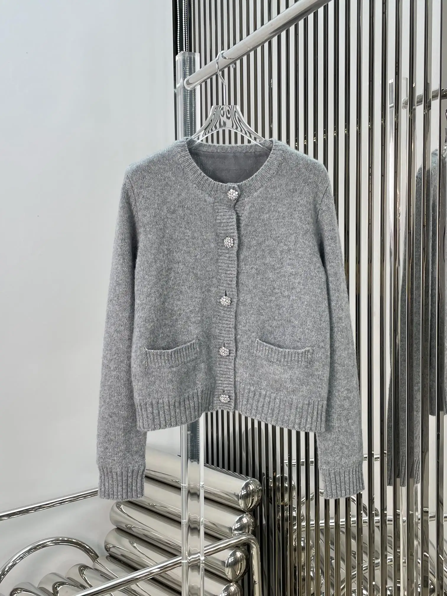 

2024 Spring/Summer New Women's Wear Gray Drill Buckle Double-Layer Knitted Cardigan 409