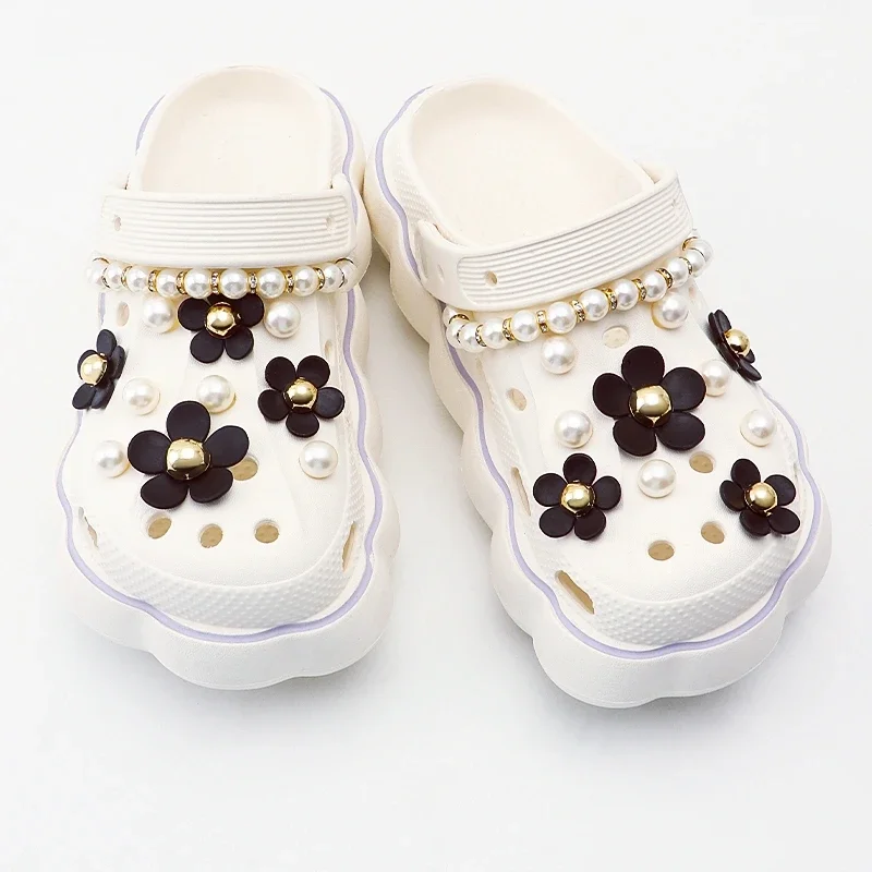 Perlas flores negras zapatos dijes sandalias dijes decoración conjunto para niños y mujeres accesorios de zapatos con agujeros 1 Juego