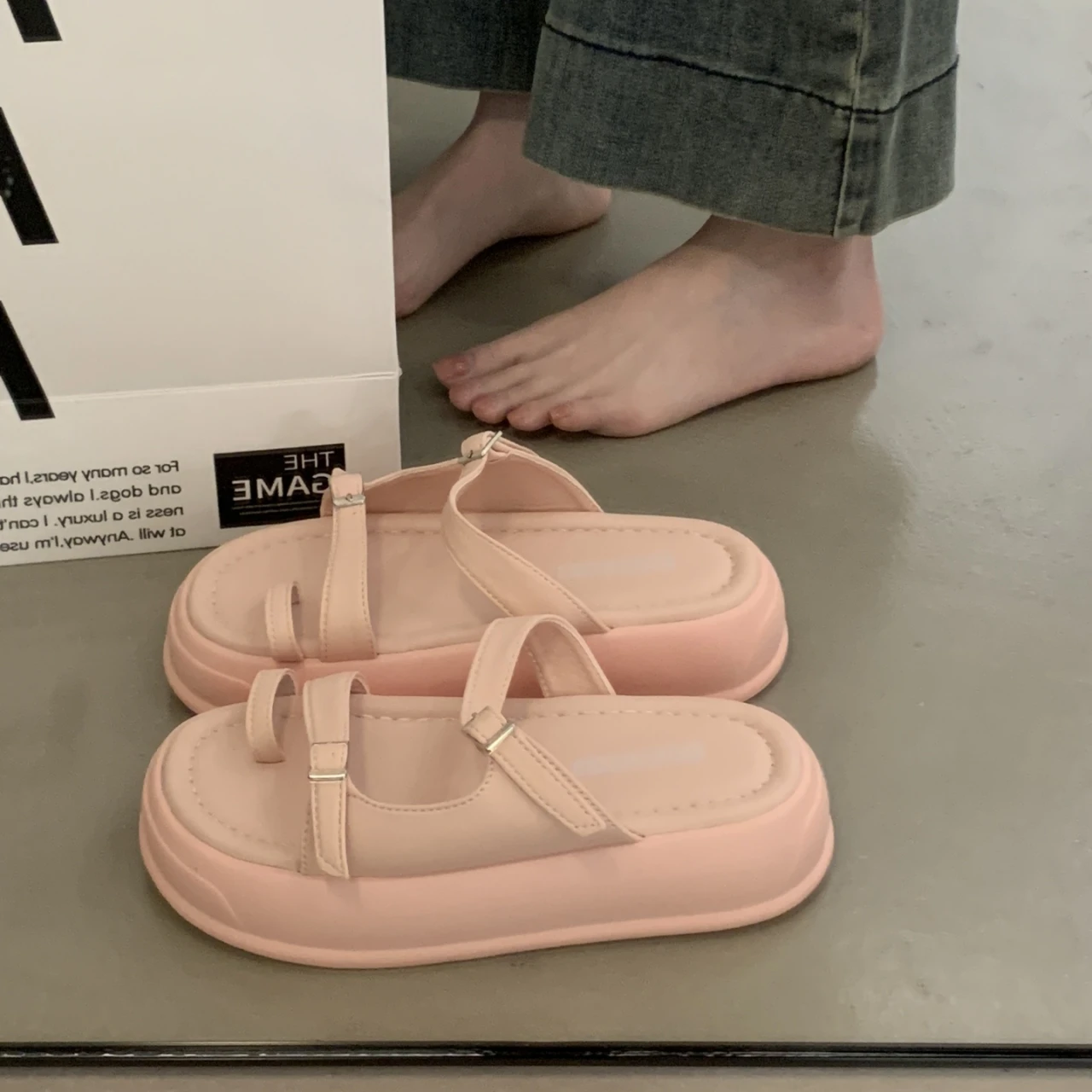 

"2025 Summer New Women's Platform Slides - Insta-Famous Thick Sole, Non-Slip, Soft Bottom One-Strap Beach Sandals"