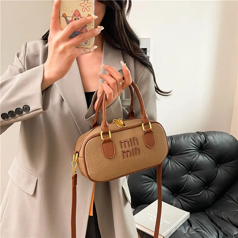 

Luxury Parisian-Inspired Tote Bag - Elegant Crossbody Handbag With Soft Leather Finish & Fashionable Charm
