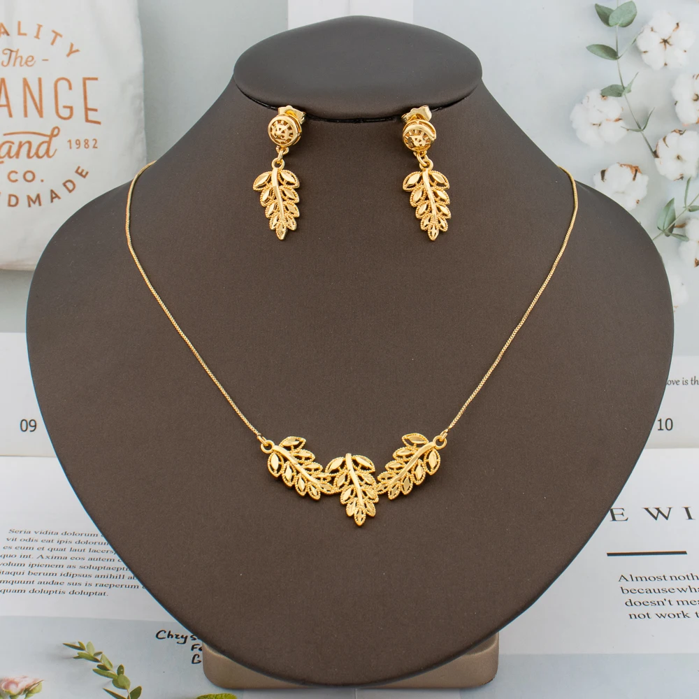 

Simple Fashion Lady Earrings Necklace 18K Gold Plated Jewelry Set Elegant Chain Leave Pendant Stud Girlfriend Wife Jewelry Gift