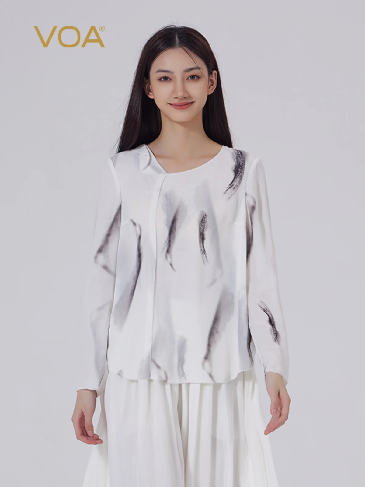 VOA12 momme mulberry silk printed Georgette asymmetrical design long-sleeved loose T-shirtBE1803