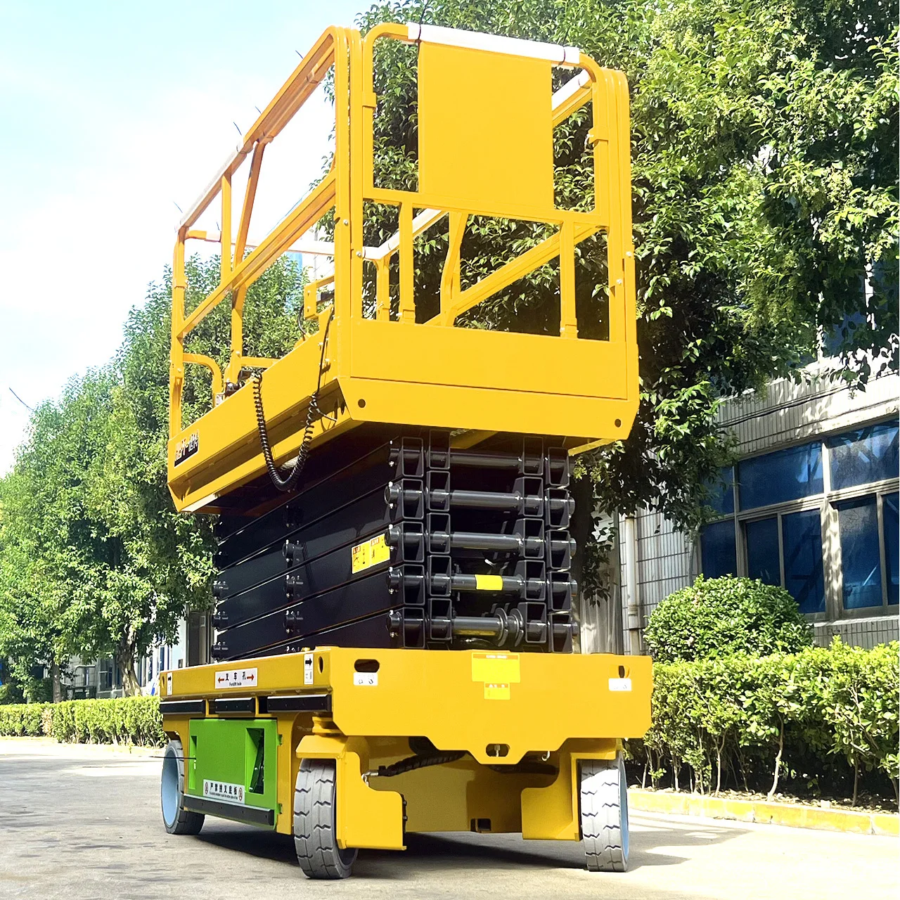 Customized 4-16m Self-Propelled Electric Mobile Scissor Lift New Condition Steel Elevated Working Platform For Hotels