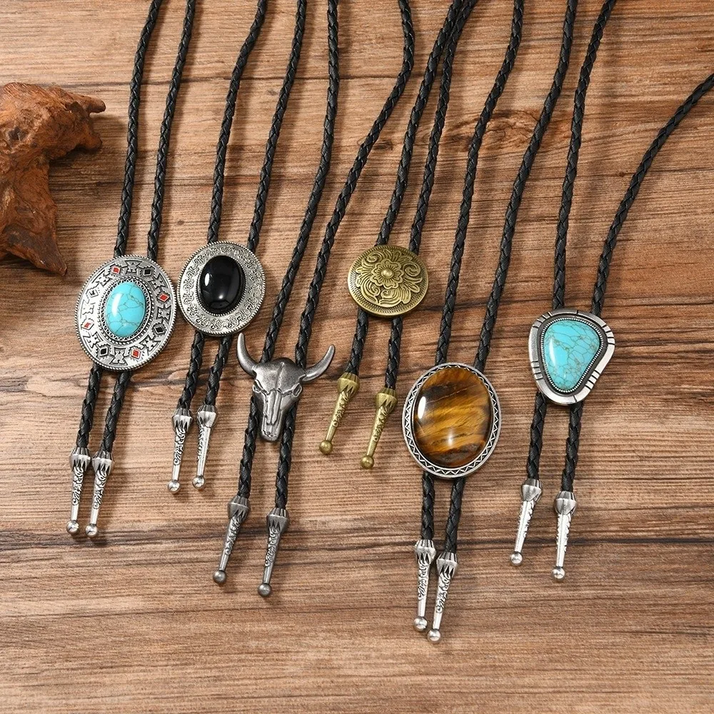 Personality Vintage Artistic Bolo Tie Necklace Turquoise Inlaid Antique Silver Vintage Turquoise Pendant Personality Round Disc