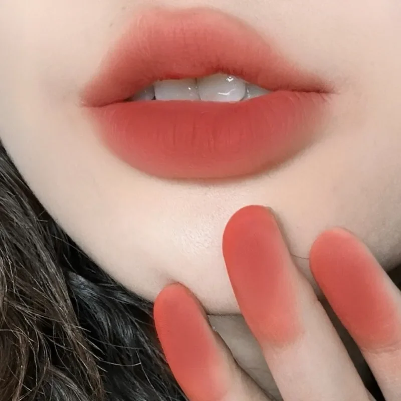 Wasserdichtes mattes Lippenstift Make-up lang anhaltende nicht klebrige Tasse nebligen Lippenstift feuchtigkeit spendend nebligen roten Samt nackte Lippen tönung Kosmetik