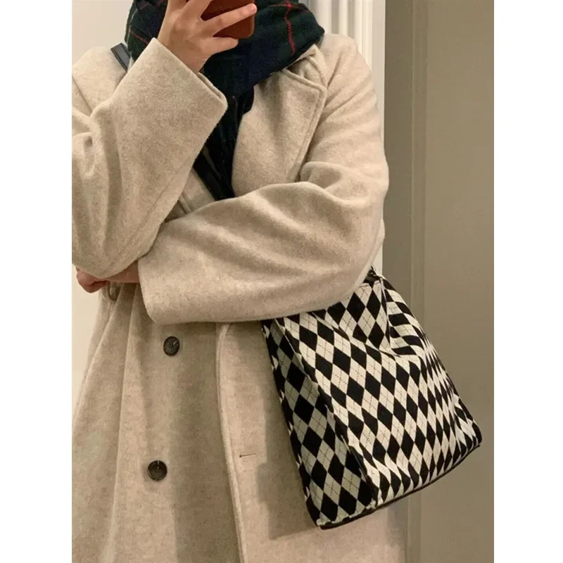 2023 Trendy and High-end Shoulder Bag for Women\'s Spring and Summer Ins. Diamond Checkered Black and White Underarm Bag Handbag