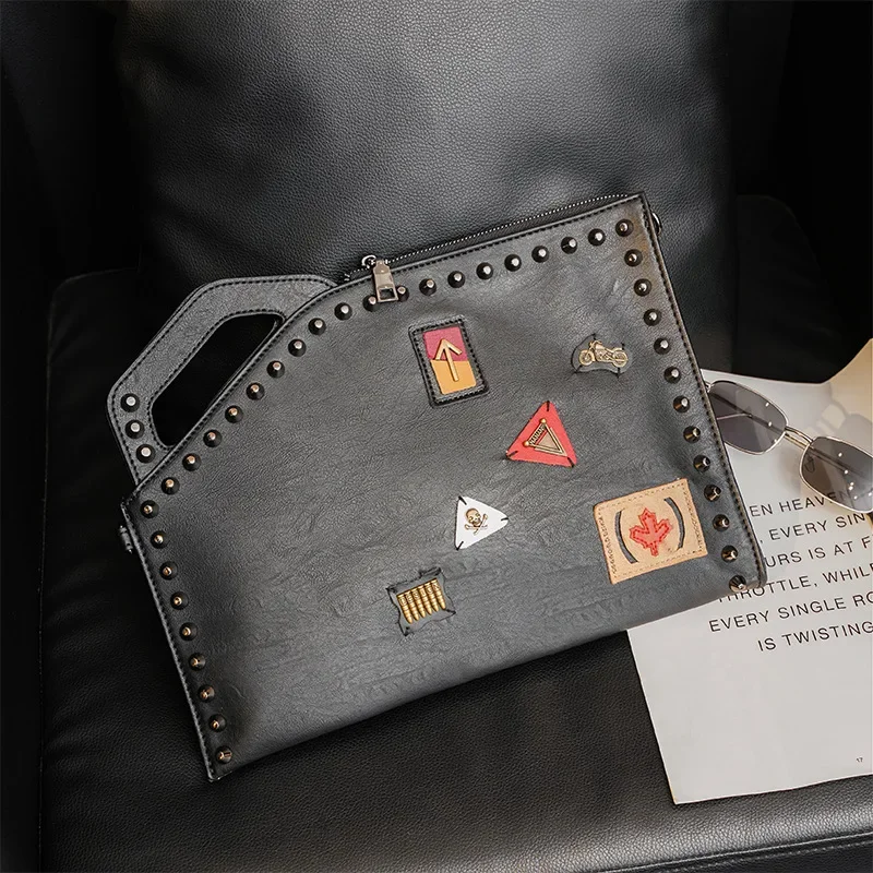 Fashion Badge Rivet Crossbody Bag Men Shoulder Bag Men Clutches Crossbody Messenger Bag Knucklebox Mens Clutch Handbag 2024 New