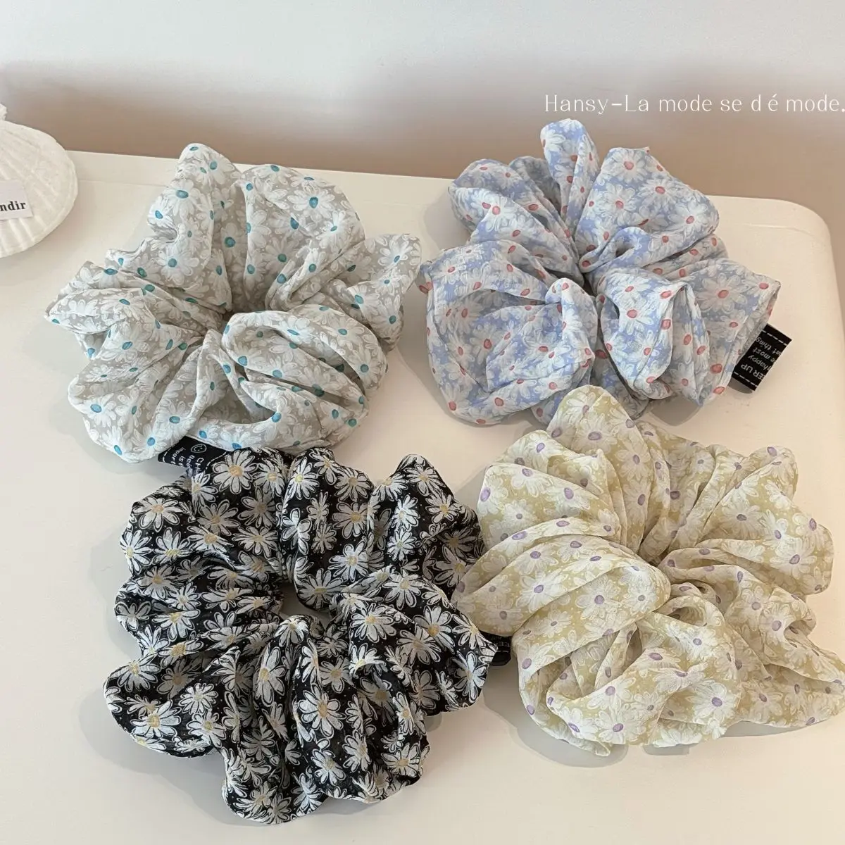Scrunchie Daisy Floral Soft Cloth High Stretch Gentle Hair Rope for Women Travel Office Home Premium Durable Comfortable