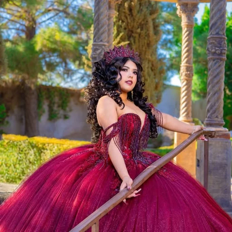 맞춤형 반짝 이는 로즈 레드 Quinceanera 드레스 오프 숄더 Tull 크리스탈 레이어링 아플리케 레이스 Vestido De 15 Quinceanera