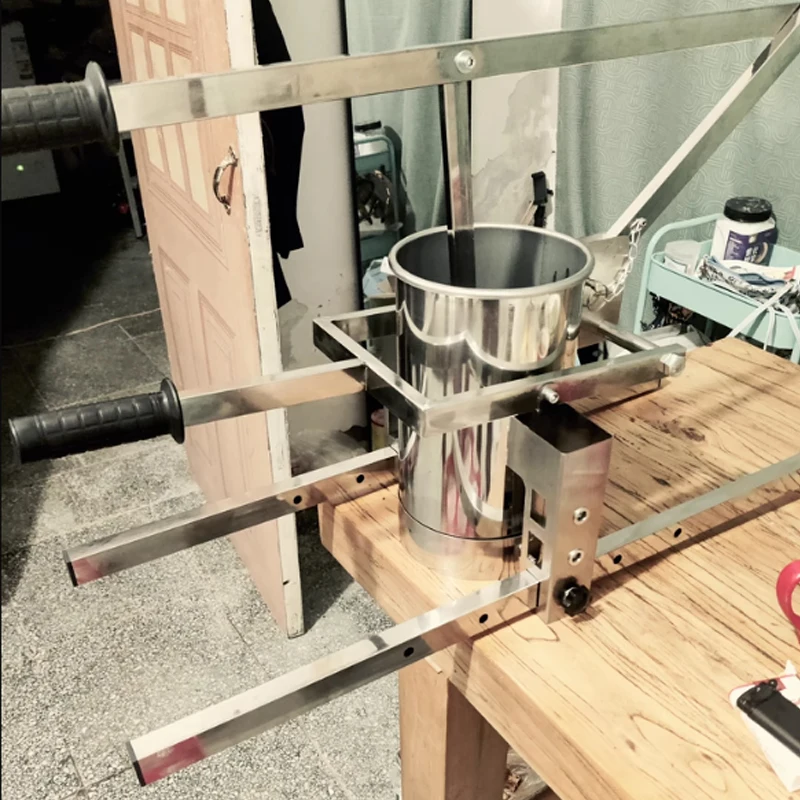 

Новый тип коммерческой ручной формовочной машины для фрикаделек с рыбой под давлением Ручной экструдер для овощных шариков