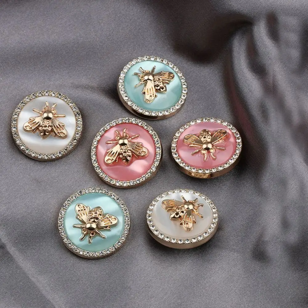 

18MM-25MM Three-dimensional Little Bee Buttons Gold Fashionable Metal Buttons Luxury Round Shank Buttons Clothing Coat