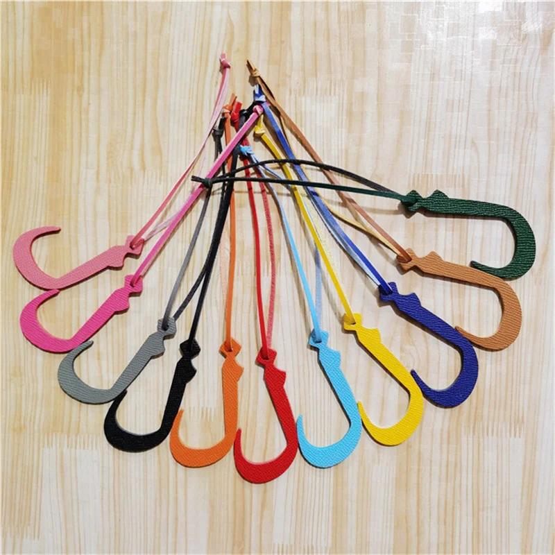 Wholesale Personalized Real Natural Leather Character Alphabet Arabic Letter Keychain Backpack Pendant Ladies Women Bag Charm