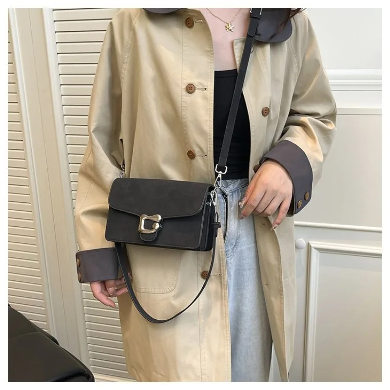 

​ ​ Новая однотонная квадратная сумка 2026 года для женщин, уникальная минималистичная сумка через плечо, высококачественная кожаная сумка-кроссбоди