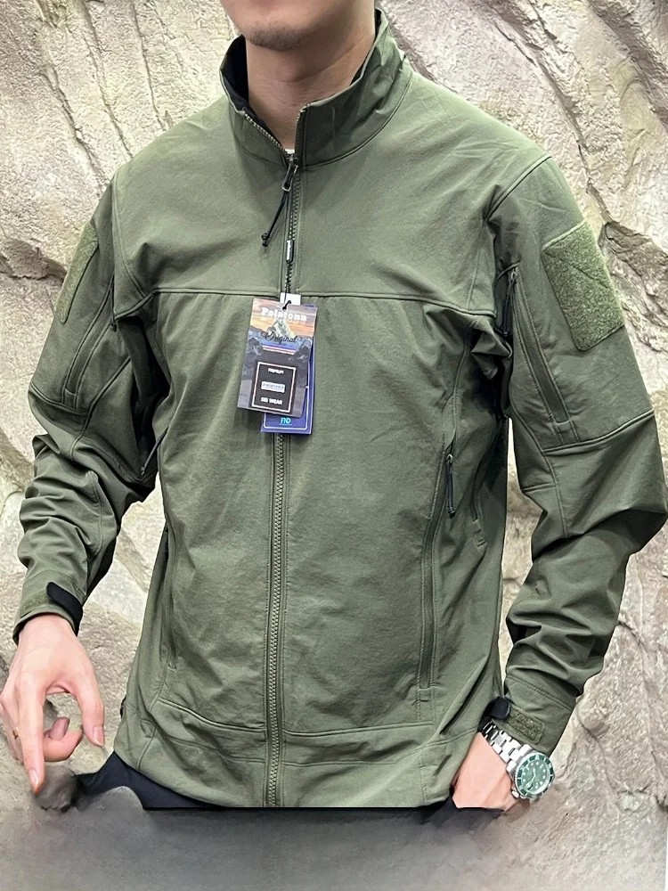 

Тактическая серия Outdoor Soft ell Jaet Дышащий водонепроницаемый ветрозащитный вращающийся регулятор Bule Youth Faion Полиэстер ...