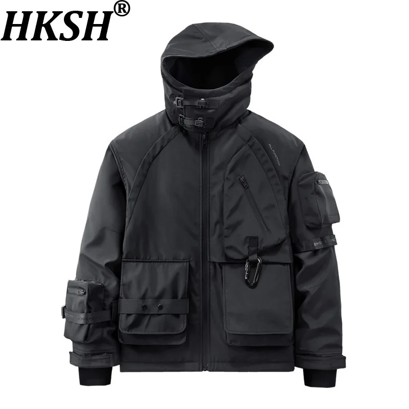 

HKSH Autumn Winter New Men Dark Thicken Multi-Pocket Tactical Hooded Cotton Jacket Tide Spliced Letter Print Padded Coat HK18638