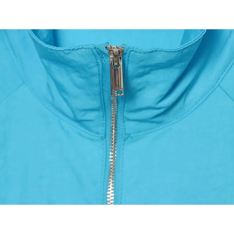 Damen-Cropped-Jacke mit durchgehendem Reißverschluss, Stehkragen, Raglanärmeln, elastischen Bündchen, aus technischem Stoff, leicht, windabweisend, Freizeitjacke – Detail 10