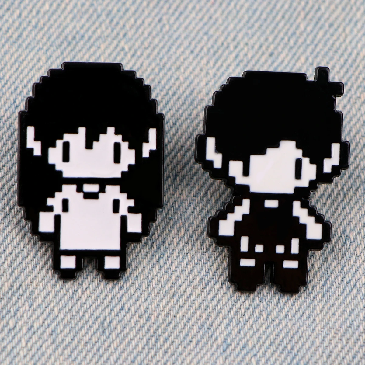 Lovers Enamel Pin Pixel Style Lapel Pins for Backpacks Brooches Black and White Brooch for Clothes Jewelry Gifts for Friends