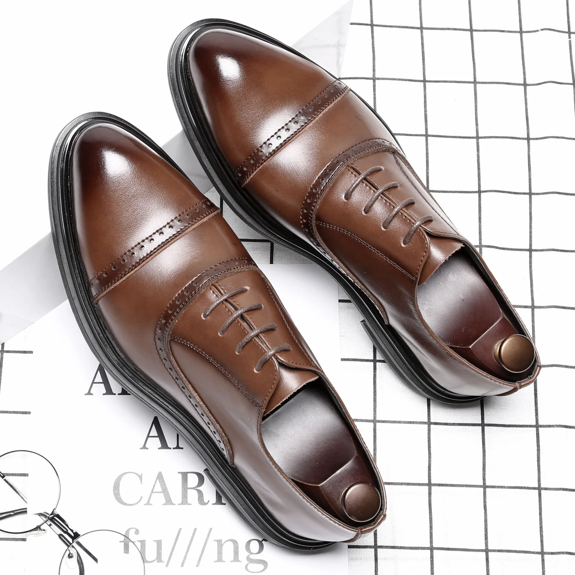 men casual business wedding formal dresses soft leather bullock shoes lace-up oxfords shoe carving brogue footwear black brown