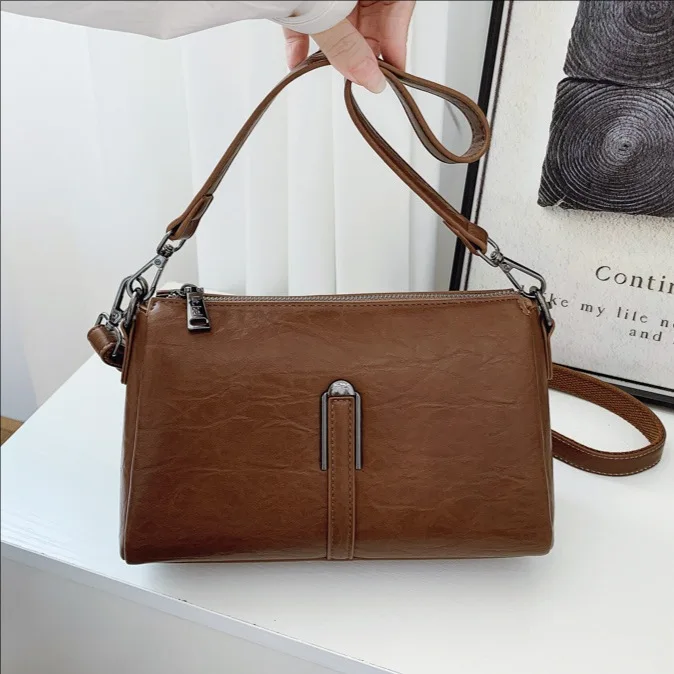

2025 Autumn Winter Pillow Underarm Bag for Women Minimalist Shoulder Crossbody Purse Fashionable Handbag
