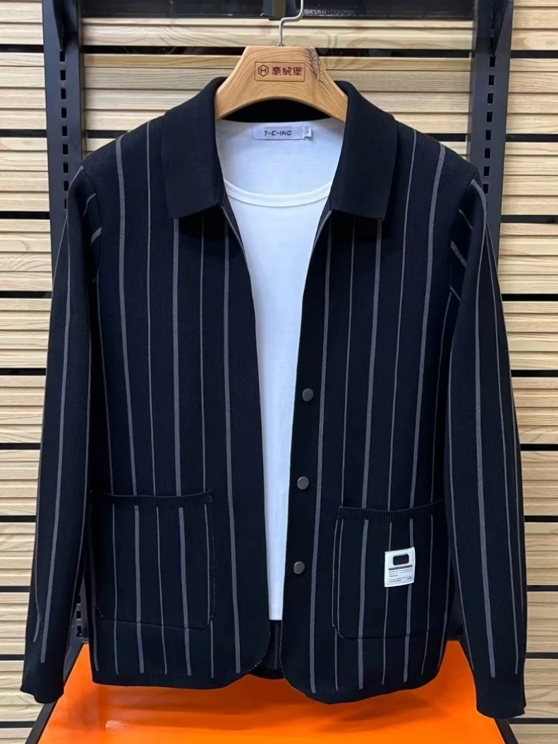 

Осенняя новинка: Модный универсальный европейский полосатый вязаный кардиган с длинными рукавами для молодых мужчин