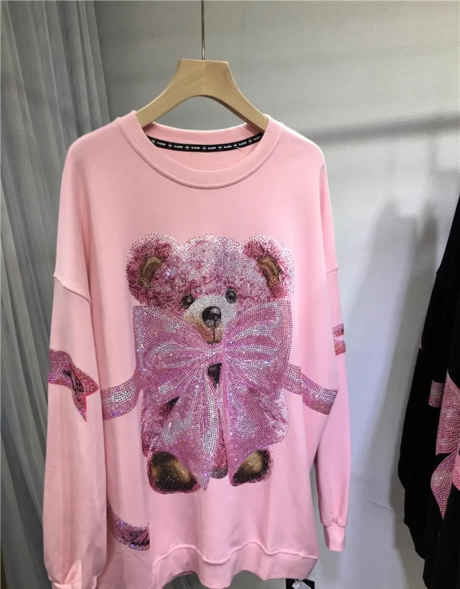 Heavy Industry Hot Diamond Cartoon Hoodies Women Cute Bear Bow Round Neck Long Sleeve Loose Sweatshirts 2025 Spring New