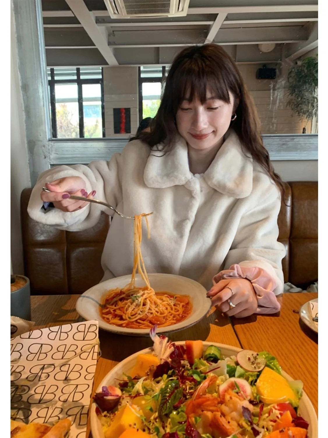 

Женское меховое пальто TETU STU 2023FW средней длины, двухцветное, с индивидуальной окраской, длинный рукав, приталенный крой, для повседневной носки, без капюшона