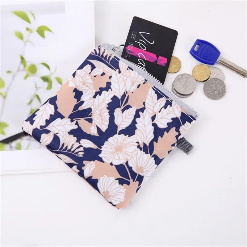 1 Pc Fashion Women\'s Small Cosmetic Bag Travel Mini Sanitary Napkin Storage Bag Coin Money Card Lipstick Storage Wallet Bag