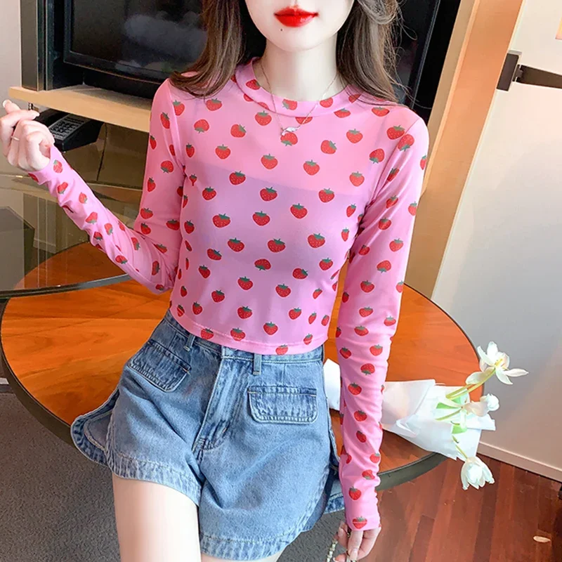 Camisetas de malla transparentes con estampado de fresa para niñas, camiseta rosa transparente de manga larga con cuello redondo, Tops cortos para mujer
