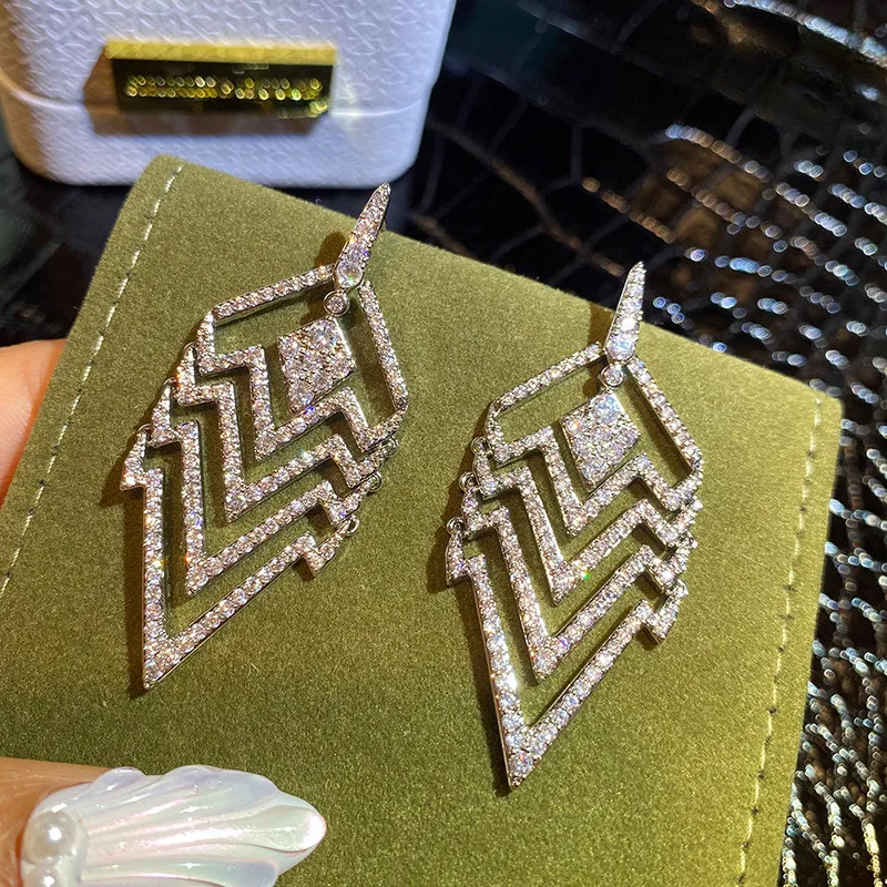

Exquisite Long Temperament Luxury Fashion Earrings