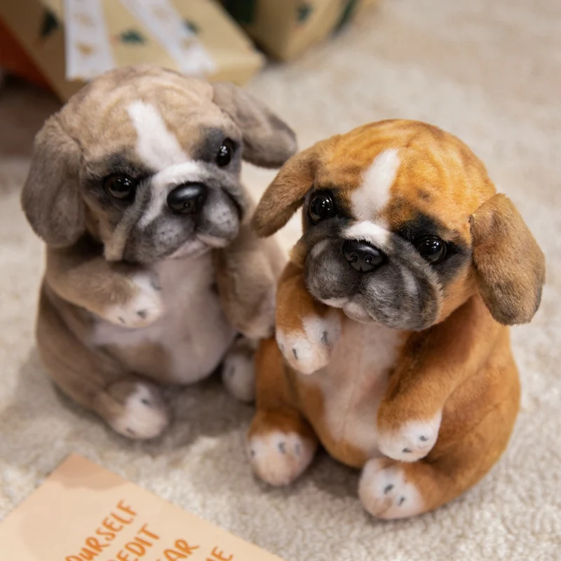 Realistico barboncino seduto carlino cucciolo di peluche farcito cagnolino carino animale domestico soffice per l'arredamento della camera regalo di compleanno per bambini
